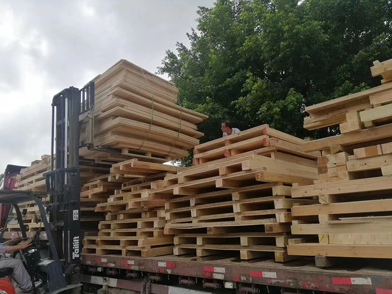 國内普(pǔ)通木箱裝車現(xiàn)場