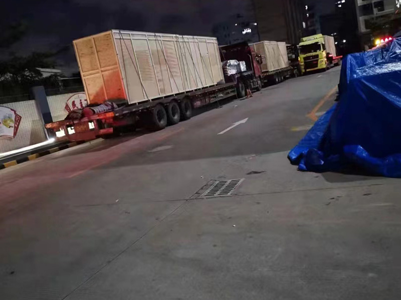 深圳(zhèn)公明某公司(si)打包裝車現(xiàn)場